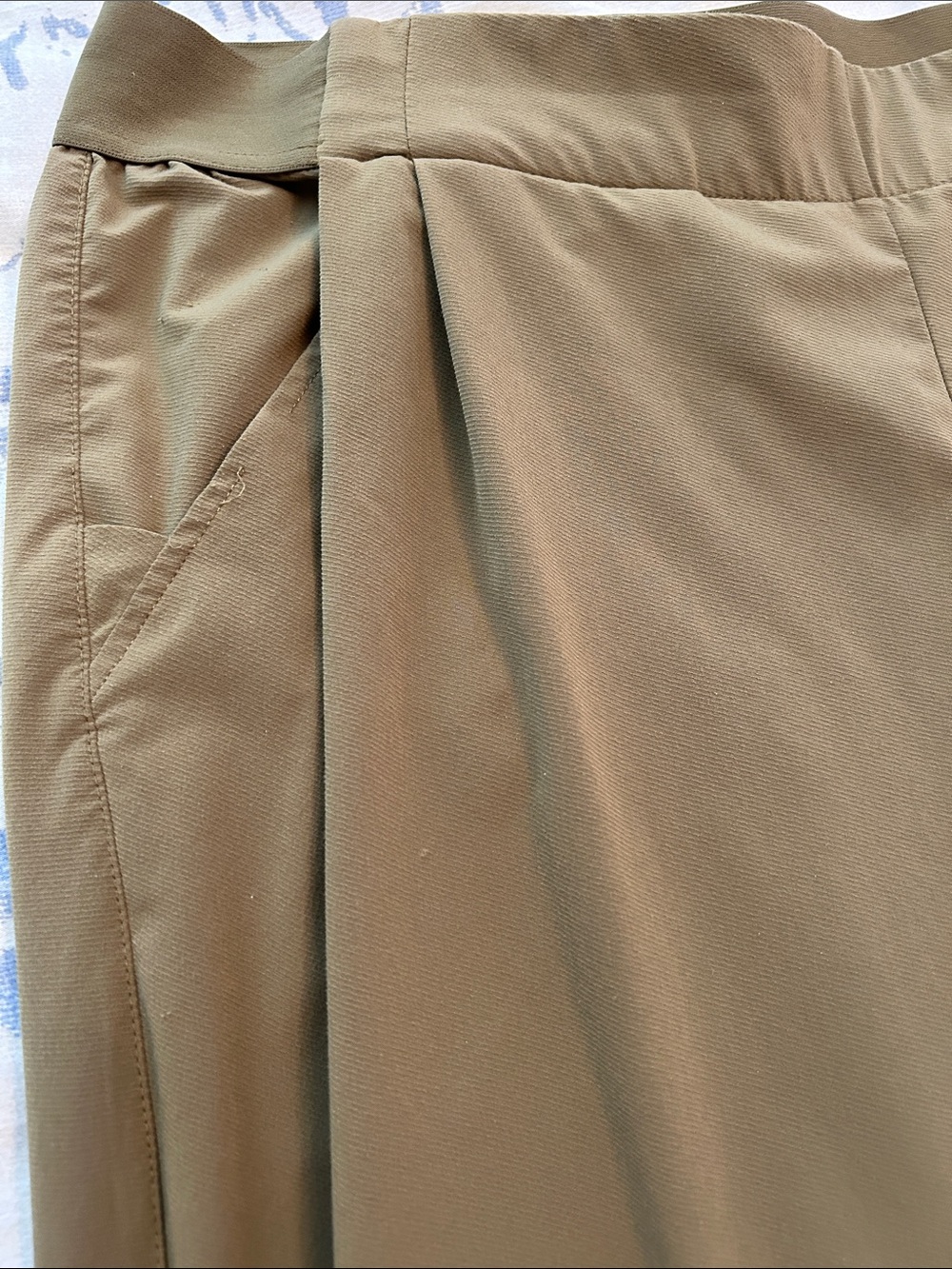 all in motion Olive Green Relaxed Women’s Pants - Picture 4 of 9